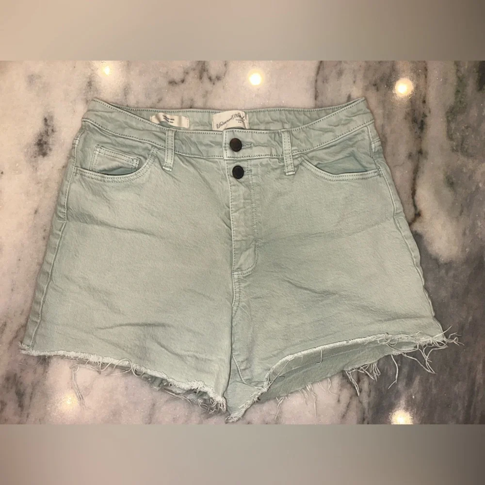 EUC Universal Threads Women's Light Green Denim‎ Shorts